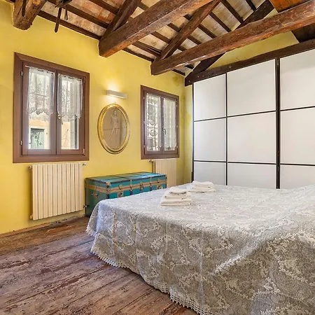 Semesterbostad A Charming Loft Located Venedig