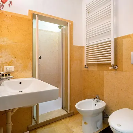 A Charming Loft Located Сasa de vacaciones