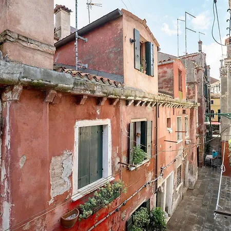 Semesterbostad A Charming Loft Located Venedig