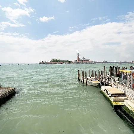 A Charming Loft Located Venecia